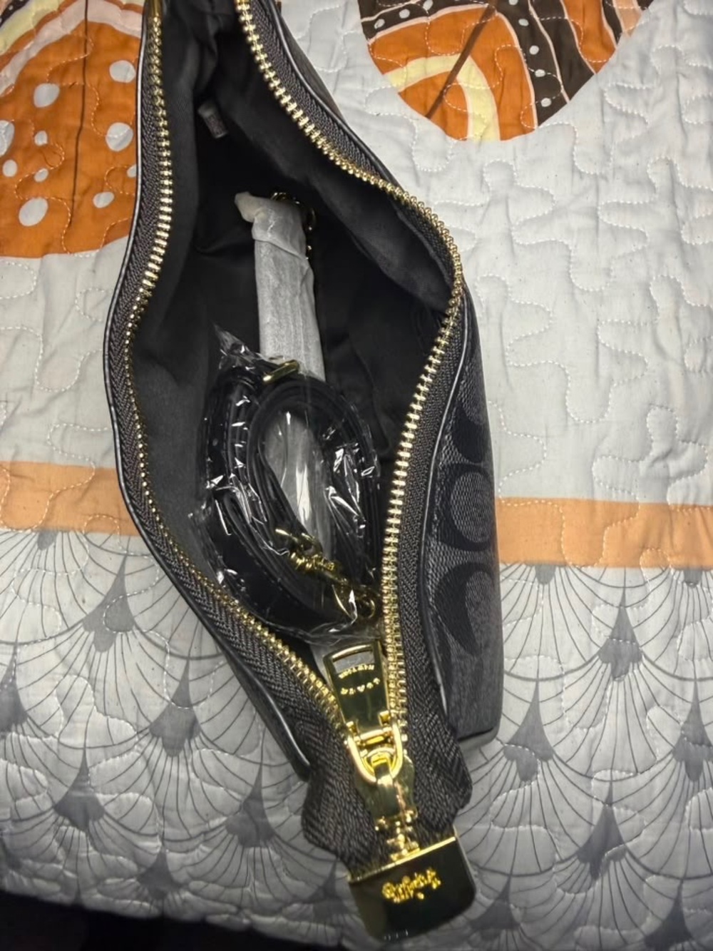 Coach Black Signature Chain Shoulder Bag with Gold Hardware - Picture 5 of 6